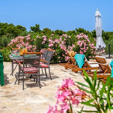 Villa Heritage With Heated Pool Supetar