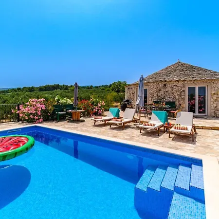 Heritage With Heated Pool Villa